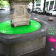 Insgesamt färbten die Aktivisten das Wasser von Brunnen in 17 Städten. - Foto: Bodo Marks/dpa