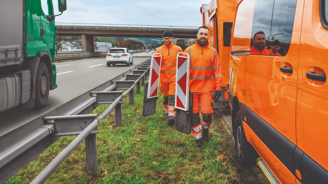 Hochrisikobereich mit großem Unfallpotenzial: DEKRA Verkehrssicherheitsreport 2026 Arbeitsplatz Straßenverkehr - Bild: presseportal.de