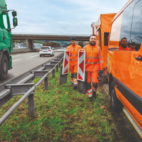 Hochrisikobereich mit großem Unfallpotenzial: DEKRA Verkehrssicherheitsreport 2026 Arbeitsplatz Straßenverkehr - Foto: presseportal.de