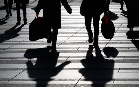 Je höher die Teuerungsrate, umso zurückhaltender die Verbraucher. (Symbolbild) - Foto: Sebastian Kahnert/dpa