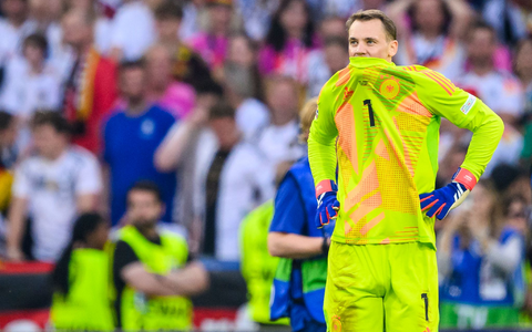 Das EM-Aus gegen Spanien vor zwei Jahren war nun doch nicht Manuel Neuers letztes Länderspiel. (Archivbild) - Foto: Tom Weller/dpa