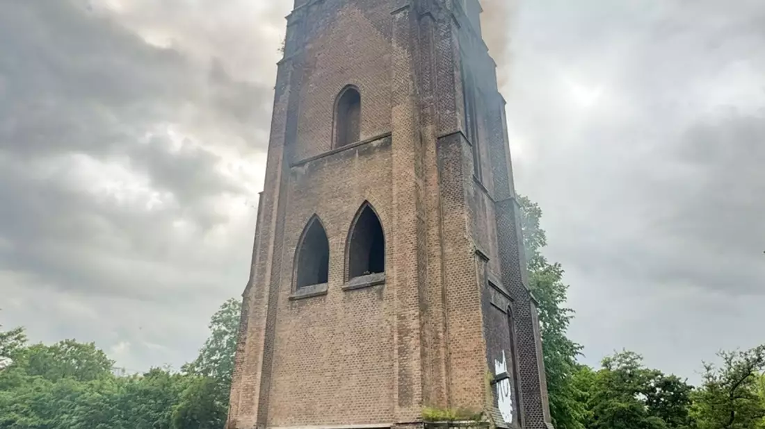 FW-E: Brand in freistehendem Kirchturm in Essen-Nordviertel - Bild: presseportal.de