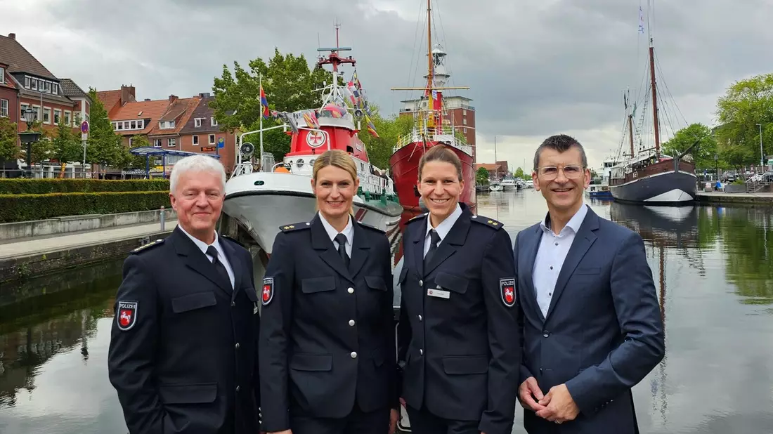 POL-LER: Begrüßung der neuen Dienststellenleiterin des Polizeikommissariates Emden, Frau Polizeioberrätin Angelika Grüter, und Verabschiedung von Polizeioberrätin Frida Sander als bisherige Leiterin - Bild: presseportal.de