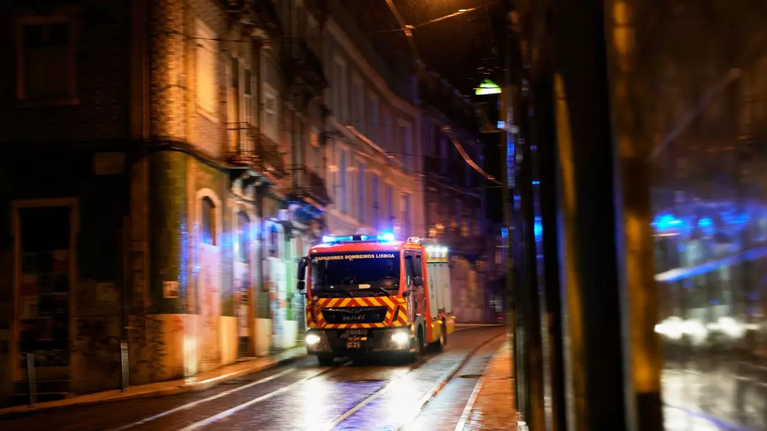 Die Kinder wurden rund 60 Kilometer südöstlich von Lissabon gefunden. (Symbolbild) - Bild: Armando Franca/AP/dpa
