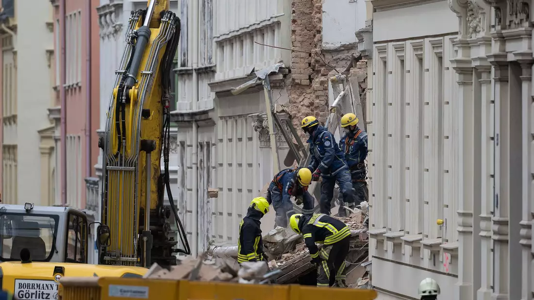 Nach dem Einsturz eines Hauses in Görlitz wurde eine weitere Leiche geborgen - Bild: Paul Glaser/dpa