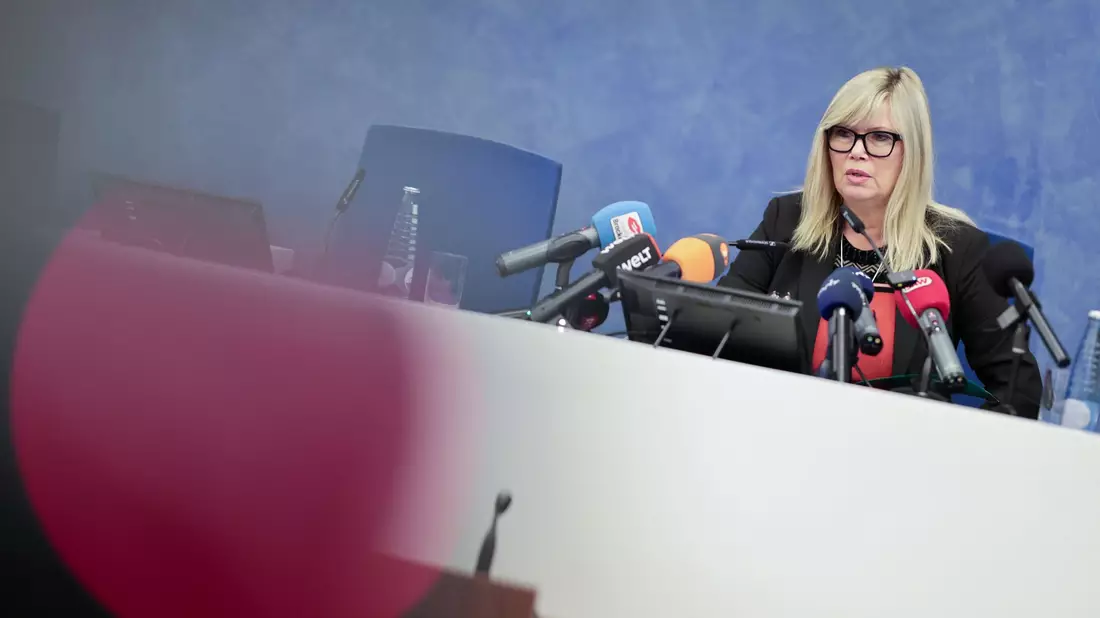 Magdeburgs Oberbürgermeisterin Simone Borris weist Vorwürfe politischer Einflussnahme zurück. (Archivbild)  - Bild: Matthias Bein/dpa