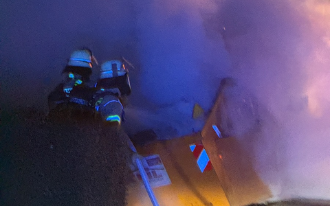 FW Weinheim: Feuerwehreinsatz in der Nacht: Brennender Container in Weinheim gelöscht - Foto: presseportal.de