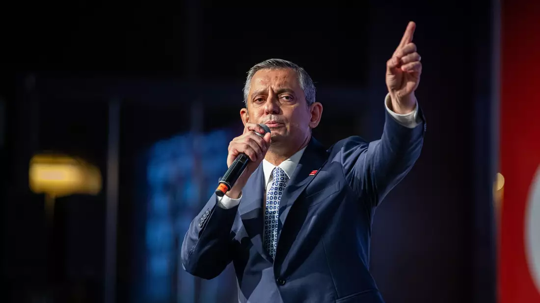 Ein Gericht hat die Absetzung von Özgür Özel als CHP-Parteichef angeordnet. (Archivbild) - Bild: Tunahan Turhan/SOPA Images via ZUMA Press Wire/dpa