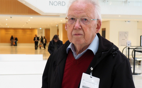 Hinterbliebene wie Bernd Gans, der bei dem Absturz seine Tochter verlor, empfinden über den Schuldspruch im Prozess Genugtuung. (Archivbild) - Foto: Rachel Boßmeyer/dpa