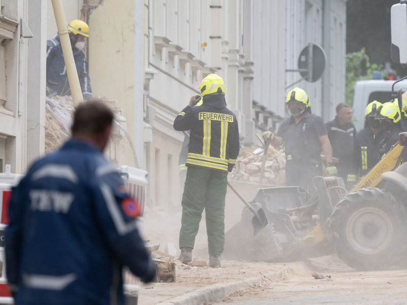 Eine dritte Leiche wurde in den Trümmern gefunden. - Foto: Sebastian Kahnert/dpa