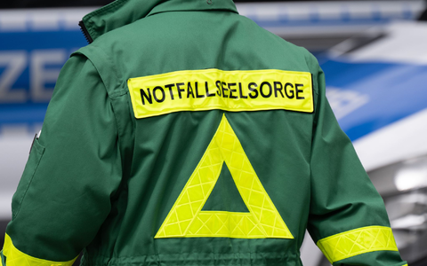 Seelsorger kümmern sich um die Angehörigen - Foto: Sebastian Kahnert/dpa