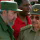 Die Brüder Fidel (l) und Raúl Castro (r) waren die Anführer der kubanischen Revolution. (Archivbild) - Foto: Alejandro Ernesto/EPA/dpa