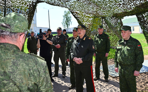 Der belarussische Machthaber Lukaschenko sagt, er sei zu einem Treffen mit Selenskyj bereit.  - Foto: Uncredited/Belarusian Presidential Press Service/dpa