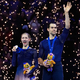 Vor acht Wochen holten Minerva Hase (l) und Nikita Volodin WM-Gold. (Archivbild) - Foto: Petr David Josek/AP/dpa