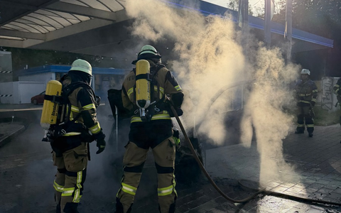 FW-E: Pkw-Brand auf Tankstellengelände an der Steeler Straße - Foto: presseportal.de