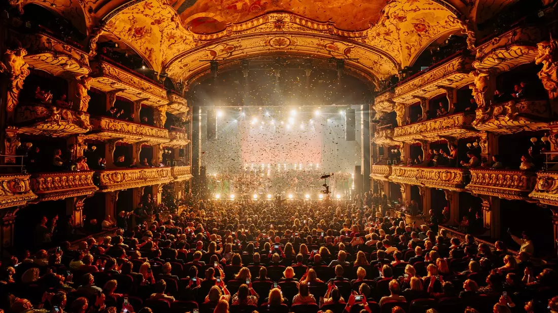 Einzigartige Orchester-Shows mit Kontra K und Calum Scott / Channel Aid 2026 verwandelt Hamburg in eine musikalische Bühne für den guten Zweck - Bild: presseportal.de