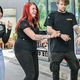 Tanken macht mit Musik mehr Spaß. - Foto: Jason Tschepljakow/dpa