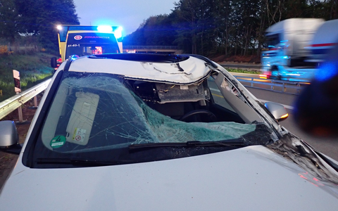 POL-DEL: Autobahnpolizei Ahlhorn: Verkehrsunfall auf der A1 in Harpstedt durch Gegenstand von der Gegenfahrbahn +++ Zeugen gesucht - Foto: presseportal.de