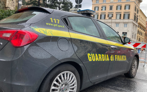 Betroffen sind laut Finanzpolizei unter anderem illegale Zugänge zu kostenpflichtigen Angeboten von mehreren bekannten Streaminganbietern. (Symbolbild) - Foto: Sabine Dobel/dpa
