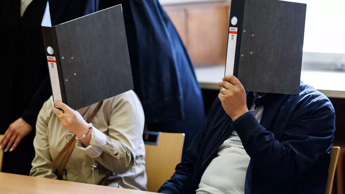 Das Paar bekommt keine juristische Strafe. - Bild: Daniel Karmann/dpa