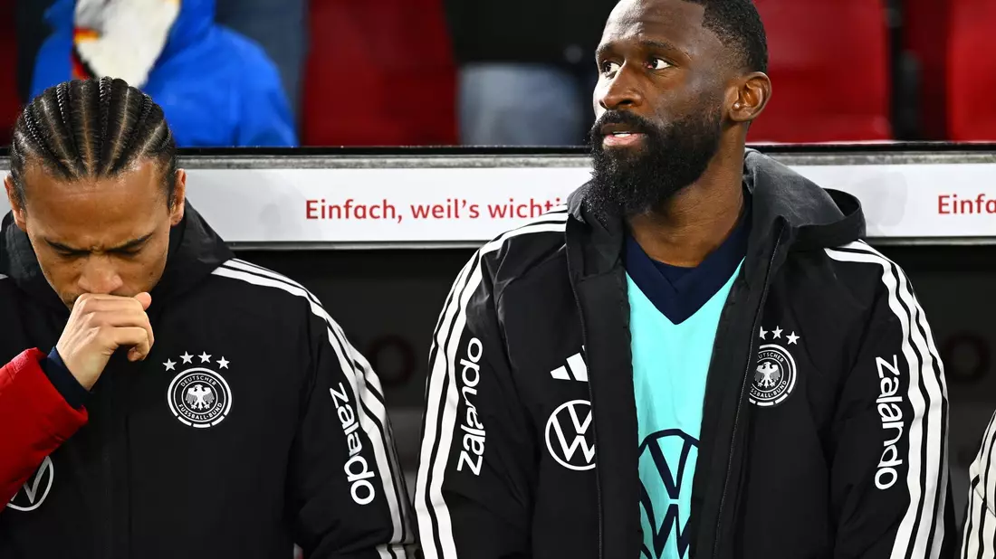 Leroy Sané (l) und Antonio Rüdiger - auch Joachim Löw hätte sie nominiert. (Archivbild) - Bild: Tom Weller/dpa