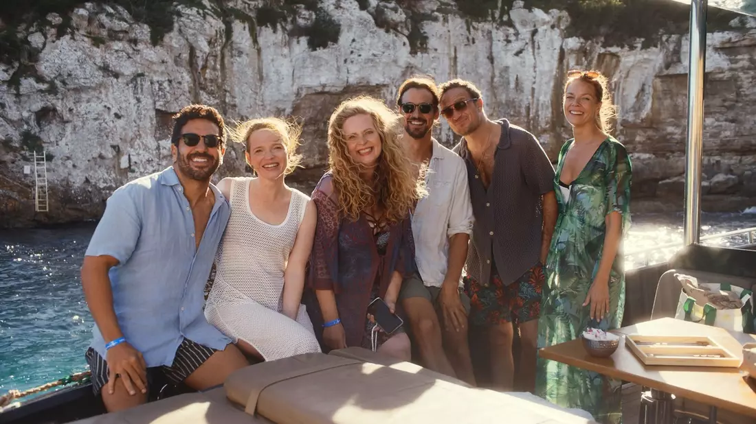 DER PERFEKTE URLAUB / ab 22. Oktober 2026 im Kino / Teaser ab sofort verfügbar - Bild: presseportal.de