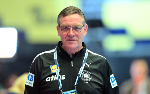 Alfred Gislason bleibt bis Olympia 2028 Handball-Bundestrainer. (Archivbild) - Foto: Sina Schuldt/dpa