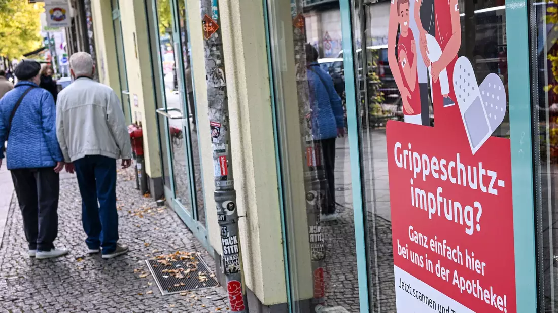 Das Angebot mit Impfungen soll erweitert werden. (Archivbild) - Bild: Jens Kalaene/dpa