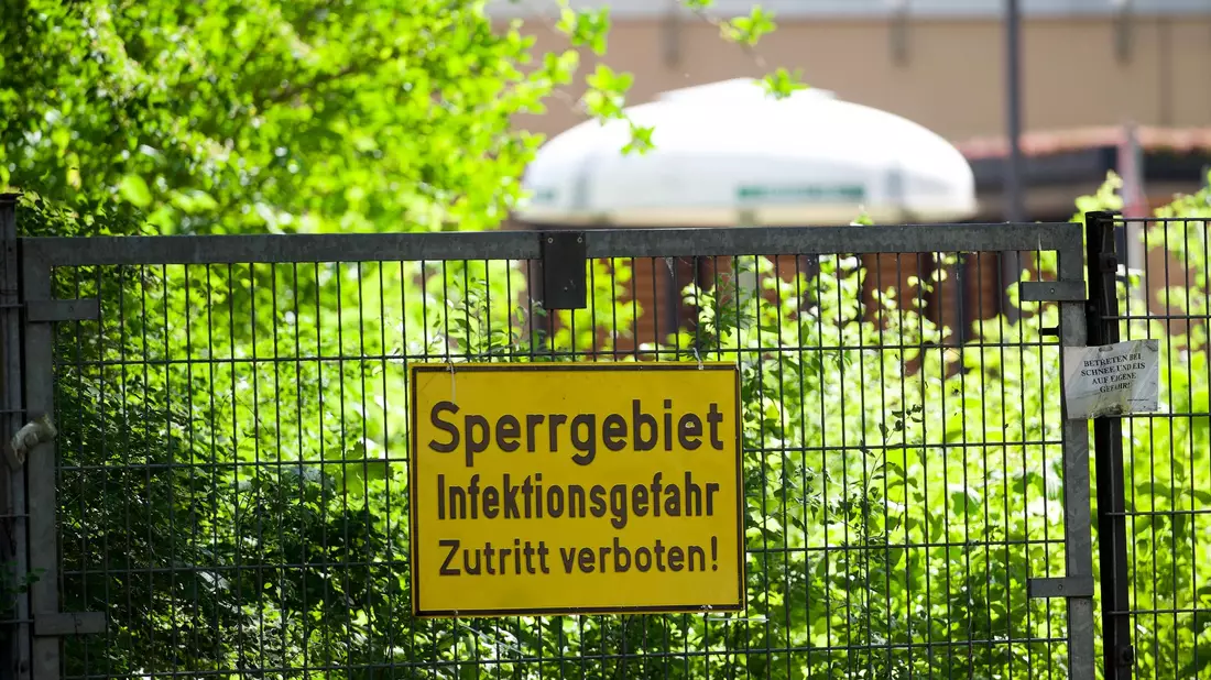 Ein US-Arzt, der sich im Ostkongo mit dem Ebolavirus angesteckt hat, wird in der Berliner Charité behandelt. - Bild: Soeren Stache/dpa
