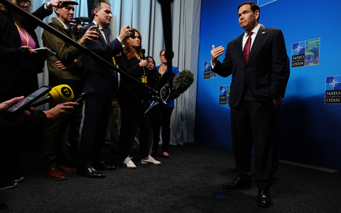 Hat bei seinen Nato-Verbündeten um Unterstützung für einen «Plan B» zur Öffnung der Straße von Hormus geworben - US-Außenminister Marco Rubio.  - Foto: Julia Demaree Nikhinson/Pool AP/AP/dpa