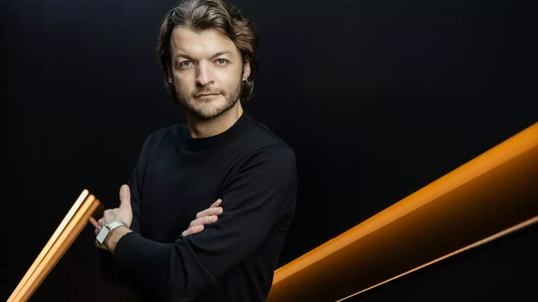 Warum viele Unternehmenswebsites Kunden verlieren, bevor der Vertrieb überhaupt spricht: Teo Hentzschel von Sinn + System über Websites, die Leads vertriebsready machen - Bild: presseportal.de