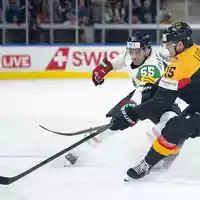 Die deutsche Eishockey-Nationalmannschaft gewinnt erstmals bei der WM in der Schweiz. - Foto: Claudio Thoma/KEYSTONE/dpa