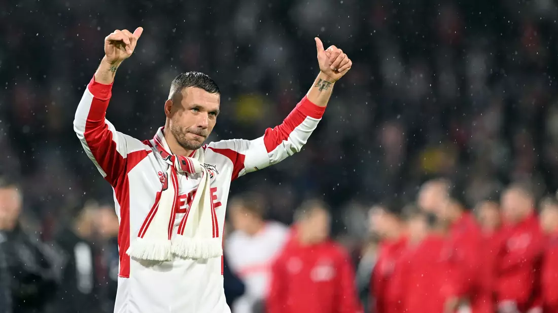 Kult in Köln: Lukas Podolski hat früh die Herzen der FC-Fans erobert. (Archivbild) - Bild: Federico Gambarini/dpa
