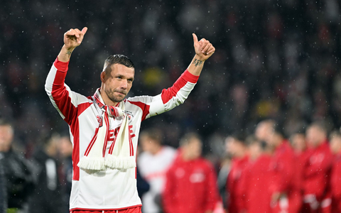 Kult in Köln: Lukas Podolski hat früh die Herzen der FC-Fans erobert. (Archivbild) - Foto: Federico Gambarini/dpa