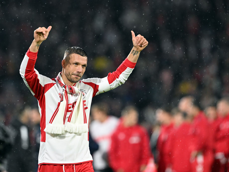 Kult in Köln: Lukas Podolski hat früh die Herzen der FC-Fans erobert. (Archivbild) - Foto: Federico Gambarini/dpa