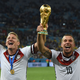 Ein Duo, das für Furore sorgte: Bastian Schweinsteiger (l) und Lukas Podolski. (Archivbild) - Foto: Andreas Gebert/dpa