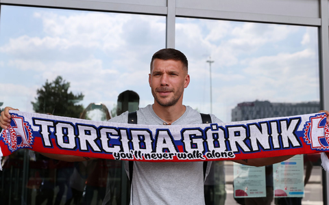Lukas Podolski spielte zum Ende seiner Karriere in seiner Heimat Polen und kaufte auch Anteile am polnischen Erstligisten Gornik Zabrze. (Archivbild)  - Foto: Andrzej Grygiel/pap/dpa