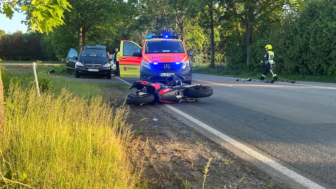 FW-OLL: Verkehrsunfall mit Motorrad und Trecker in Altmoorhausen - Motorradfahrer verletzt - Bild: presseportal.de