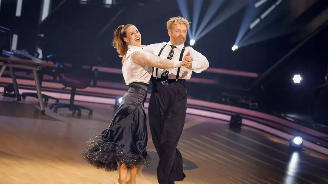Sie sind rausgeflogen: Für Musiker Ross Antony und Profitänzerin Mariia Maksina geht es nicht ins Finale.  - Bild: Thomas Banneyer/dpa