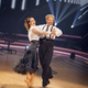 Sie sind rausgeflogen: Für Musiker Ross Antony und Profitänzerin Mariia Maksina geht es nicht ins Finale.  - Foto: Thomas Banneyer/dpa