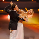Die Königin der Standard-Tänze: Sängerin Anna-Carina Woitschack und Profitänzer Evgeny Vinokurov sahnten im Halbfinale viel Jurypunkte ab.  - Foto: Thomas Banneyer/dpa