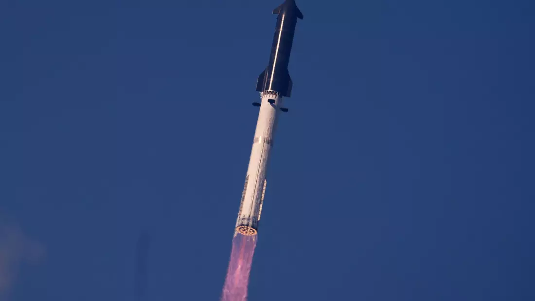 Eine überarbeitete Version der Riesen-Rakete hat einen zwölften Testflug absolviert.  - Bild: Eric Gay/AP/dpa