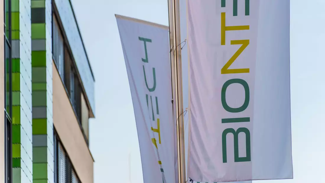 Biontech konzentriert sich wieder auf die Onkologie. (Archivbild) - Bild: Andreas Arnold/dpa