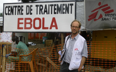Maximilian Gertler war für die Ärzte ohne Grenzen schon mehrfach im Ebola-Einsatz (Handout) - Foto: Medecins sans Frontieres/dpa