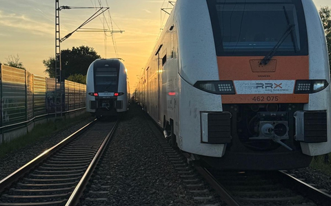 FW Düren: Zug bleibt auf freier Strecke liegen - Feuerwehr betreut rund 200 Fahrgäste zwischen Düren und Langerwehe - Foto: presseportal.de