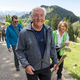 Im Chiemgau half Bundespräsident Frank-Walter Steinmeier dem Alpenverein bei der Pflege von Wanderwegen.  - Foto: Peter Kneffel/dpa