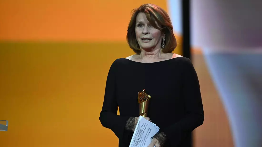 2021 erhielt Senta Berger den Ehrenpreis des Deutschen Filmpreises - nun ist sie als beste Hauptdarstellerin nominiert. (Archivbild) - Bild: Soeren Stache/dpa