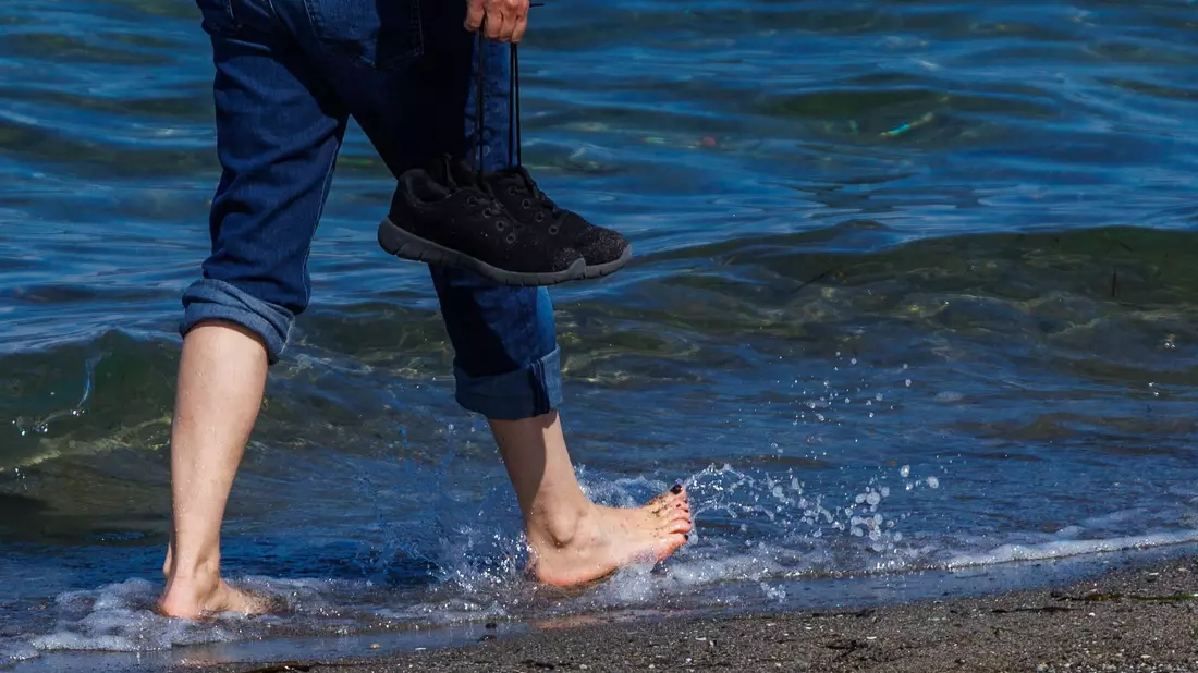Auch an der Küste wird es warm. - Bild: Jens Büttner/dpa