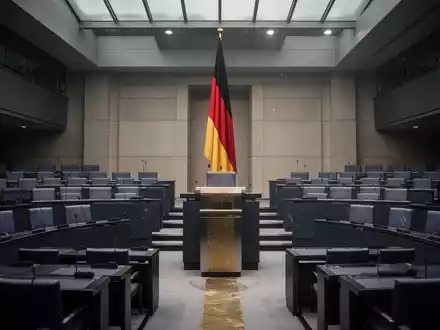 Bundestag senkt Luftverkehrsteuer – Wirtschaftswachstum auf 0,6 Prozent abgestürzt - Foto: über boerse-global.de