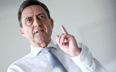 «Bei der Pflegeversicherung brennt die Hütte», warnt GKV-Chef Oliver Blatt. (Archivbild) - Foto: Britta Pedersen/dpa